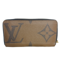 Louis Vuitton Zippy Wallet – Monogram Giant Reverse