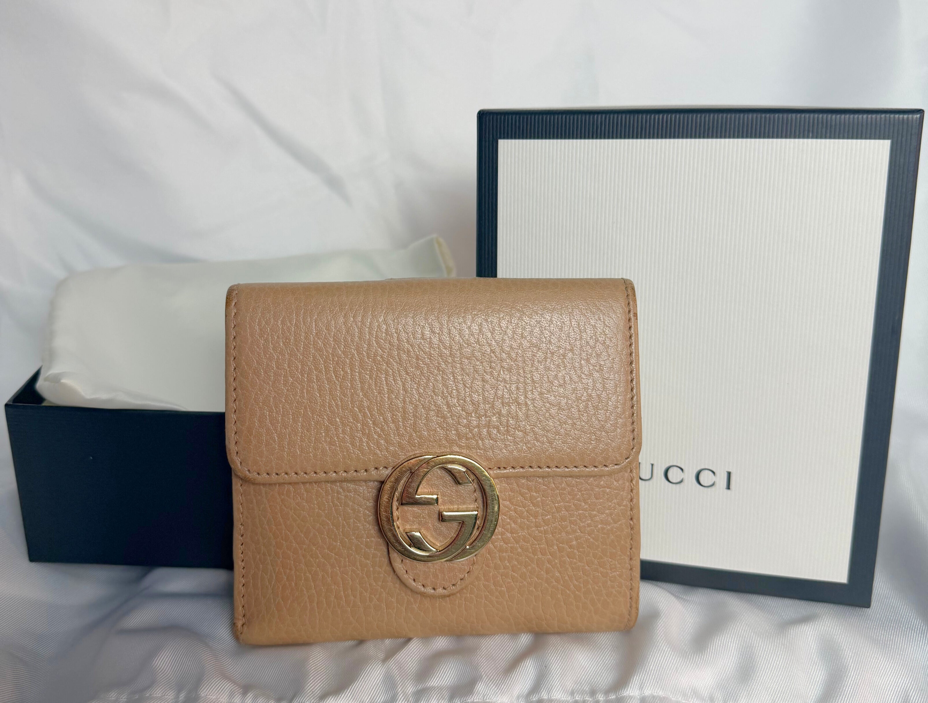Gucci Interlocking G Bi-Fold W Hook Wallet